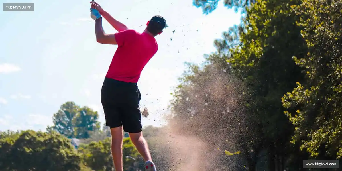 米兰官网🎾网球挥动的瞬间,精准与力量的碰撞,点燃全场!